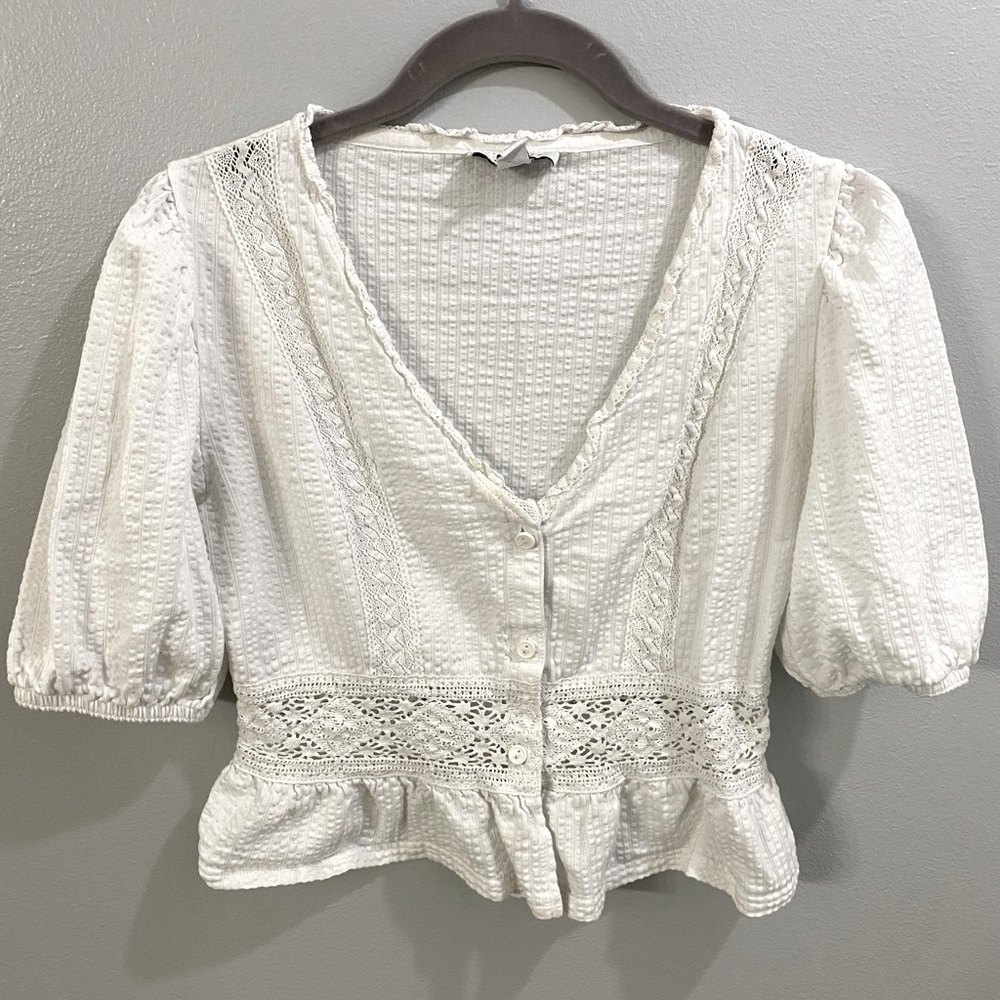 Top Shop size 6 Cropped peasant button down top Fits like a size Medium